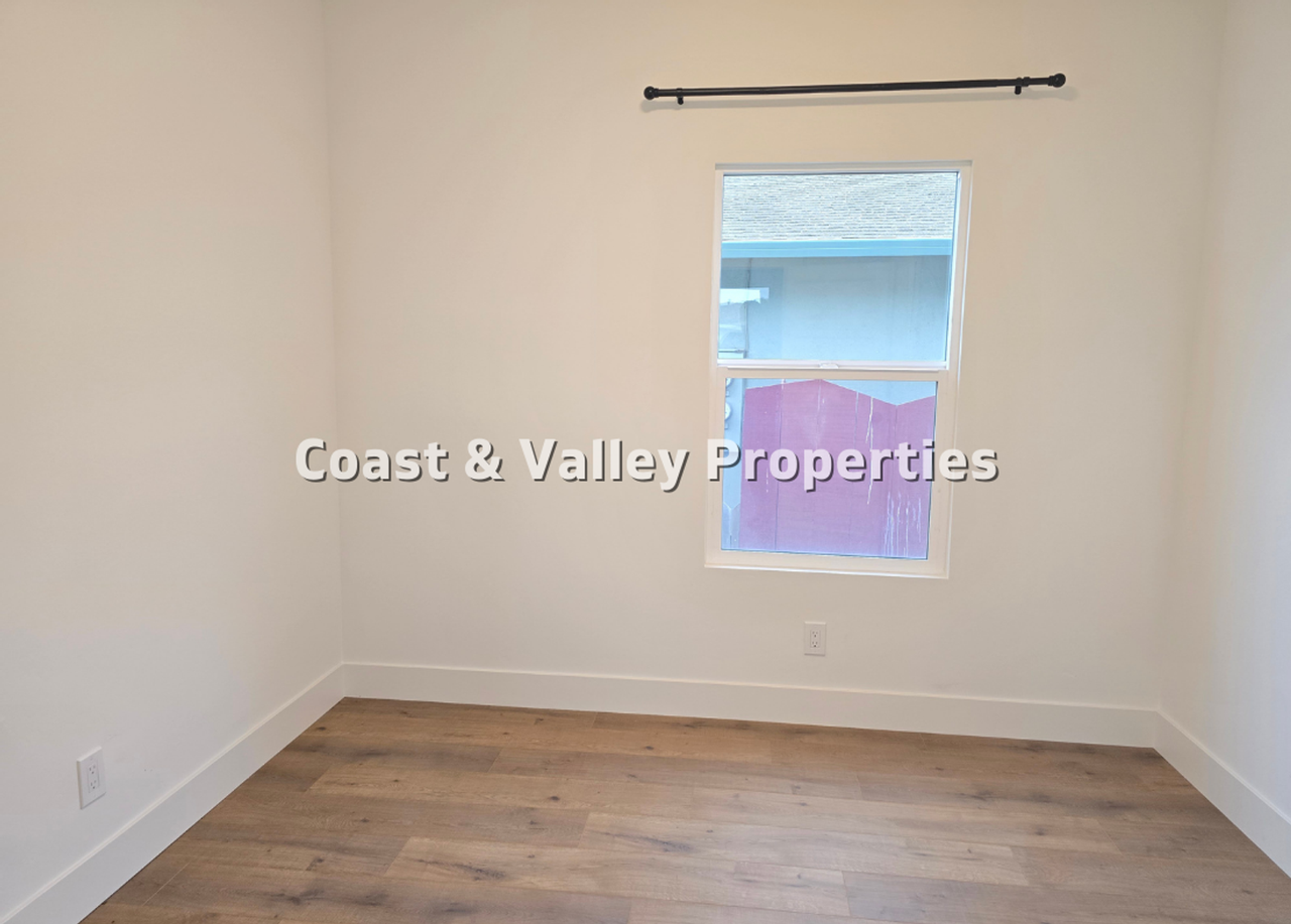 227 8th St - Photo 7 of 12
