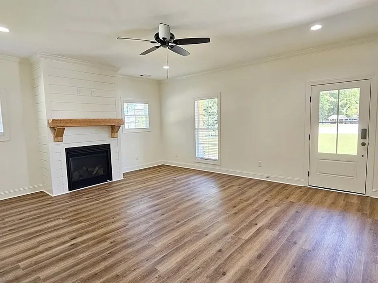 120 Cove Rd - Photo 2 of 11