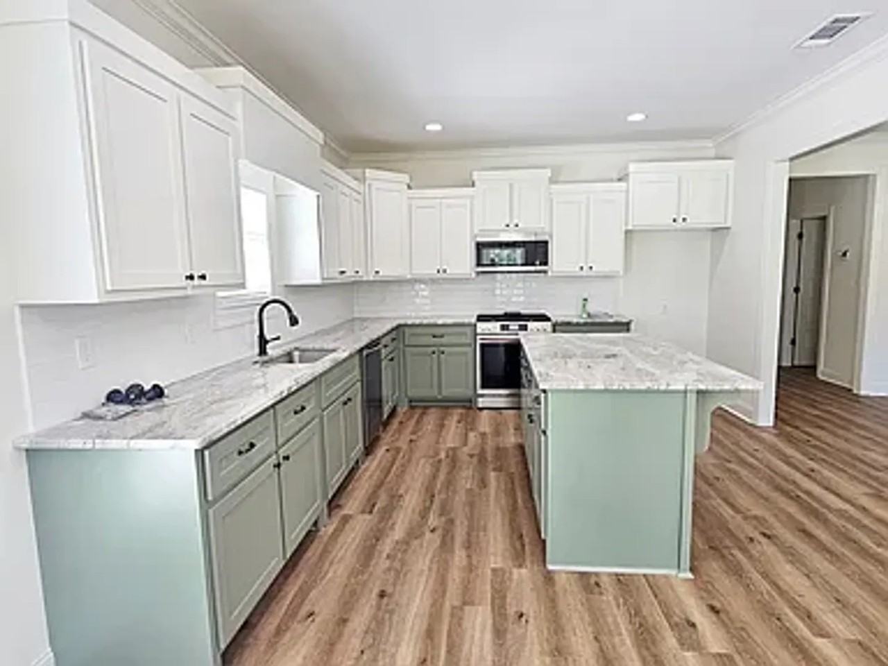 120 Cove Rd - Photo 4 of 11