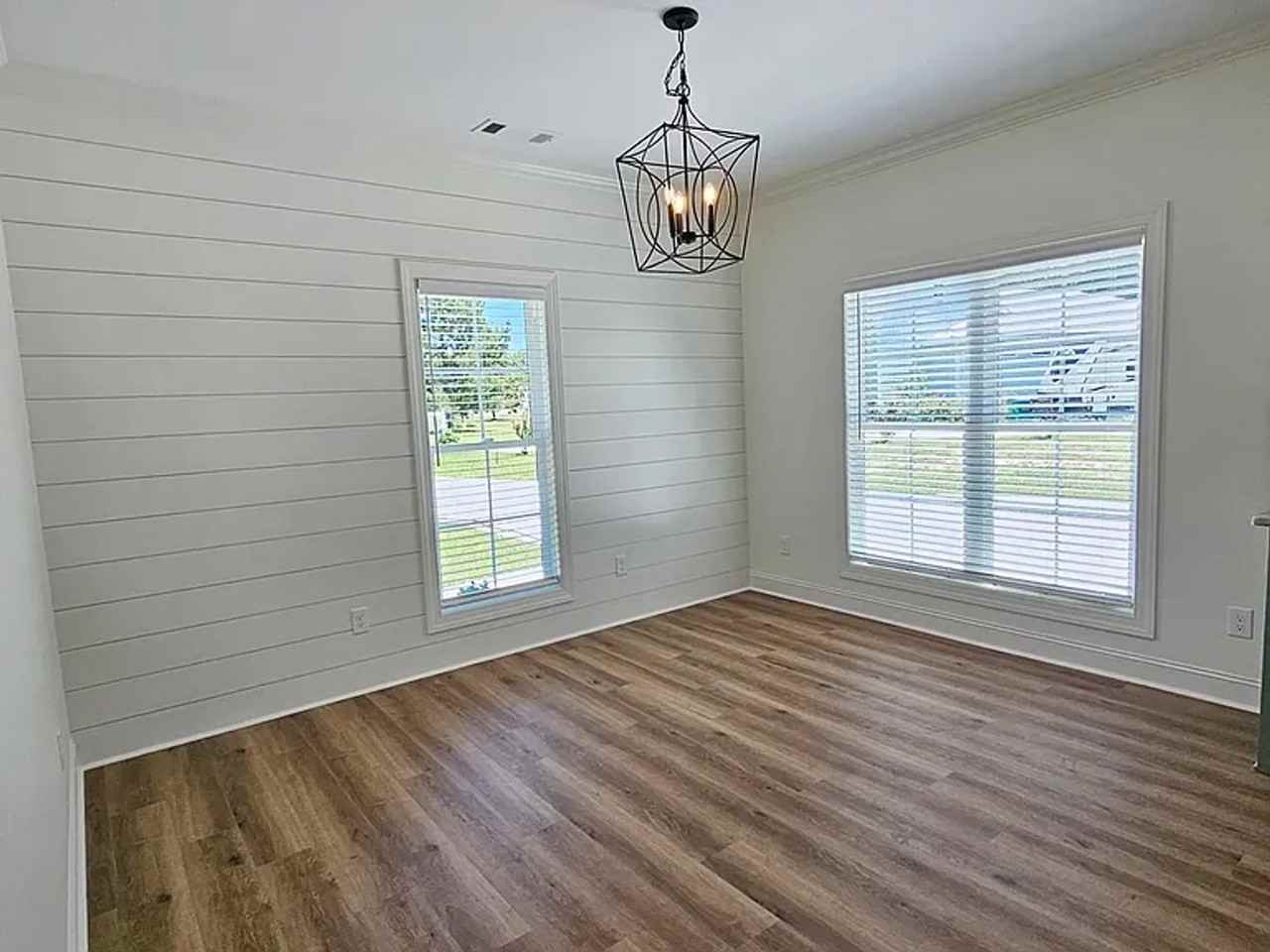 120 Cove Rd - Photo 5 of 11