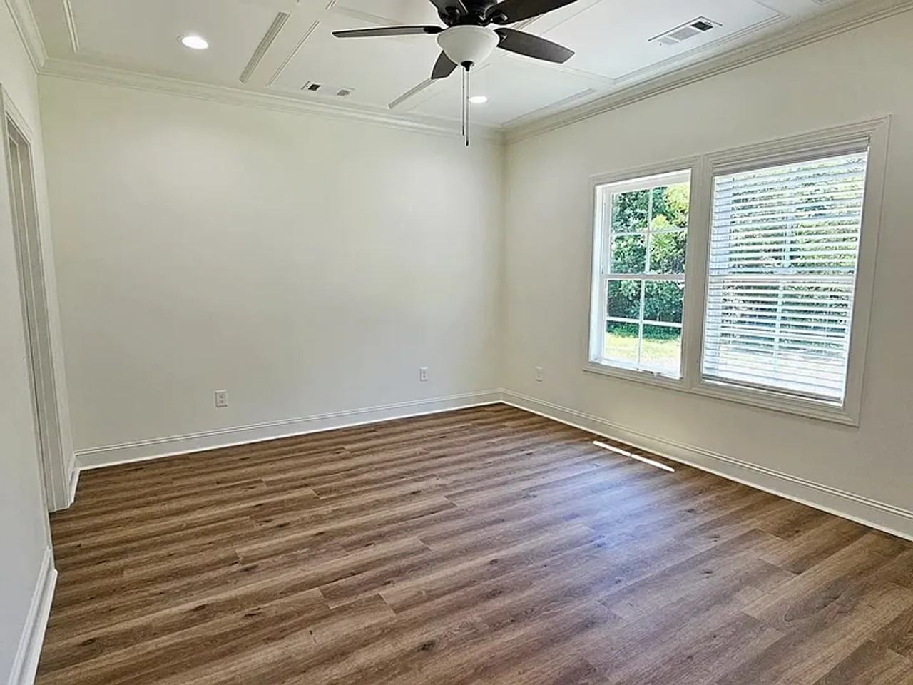 120 Cove Rd - Photo 7 of 11