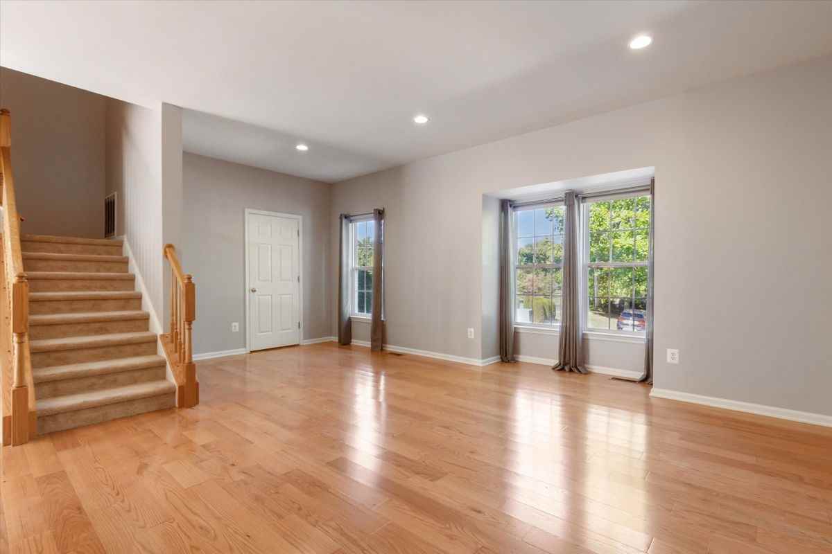 101 Devon Ct - Photo 2 of 15