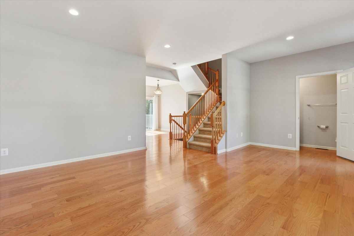 101 Devon Ct - Photo 3 of 15