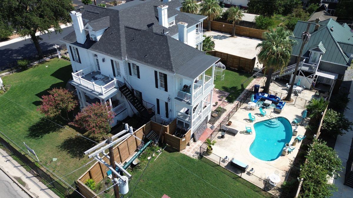 421 Howard Street - Photo 3 of 39