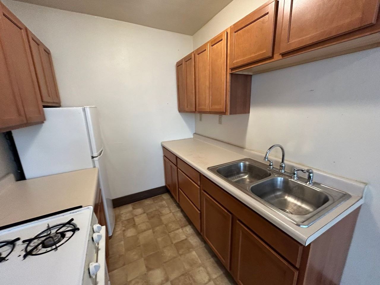 1827 E Park Pl - Photo 2 of 25