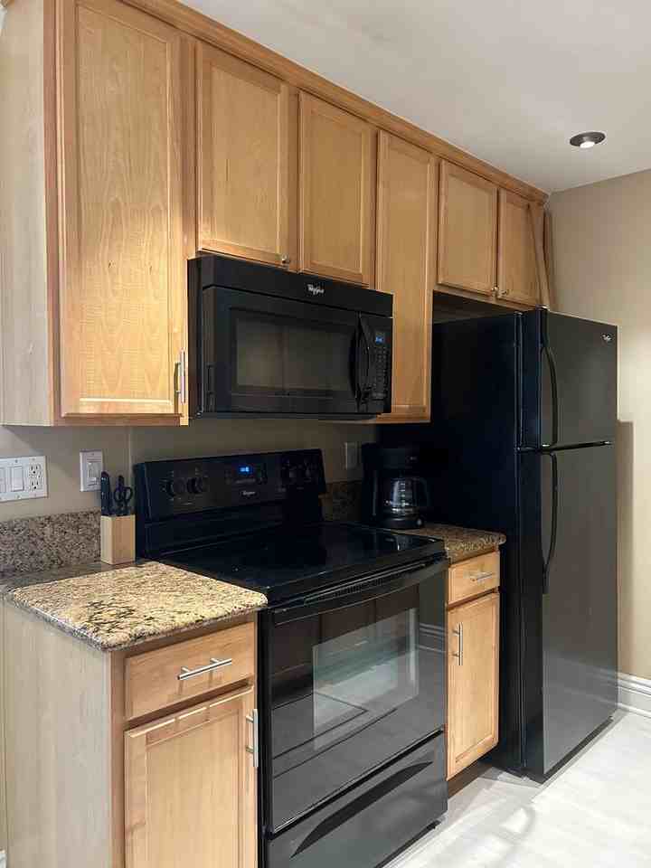 243 Ebony Avenue #7 - Photo 5 of 16