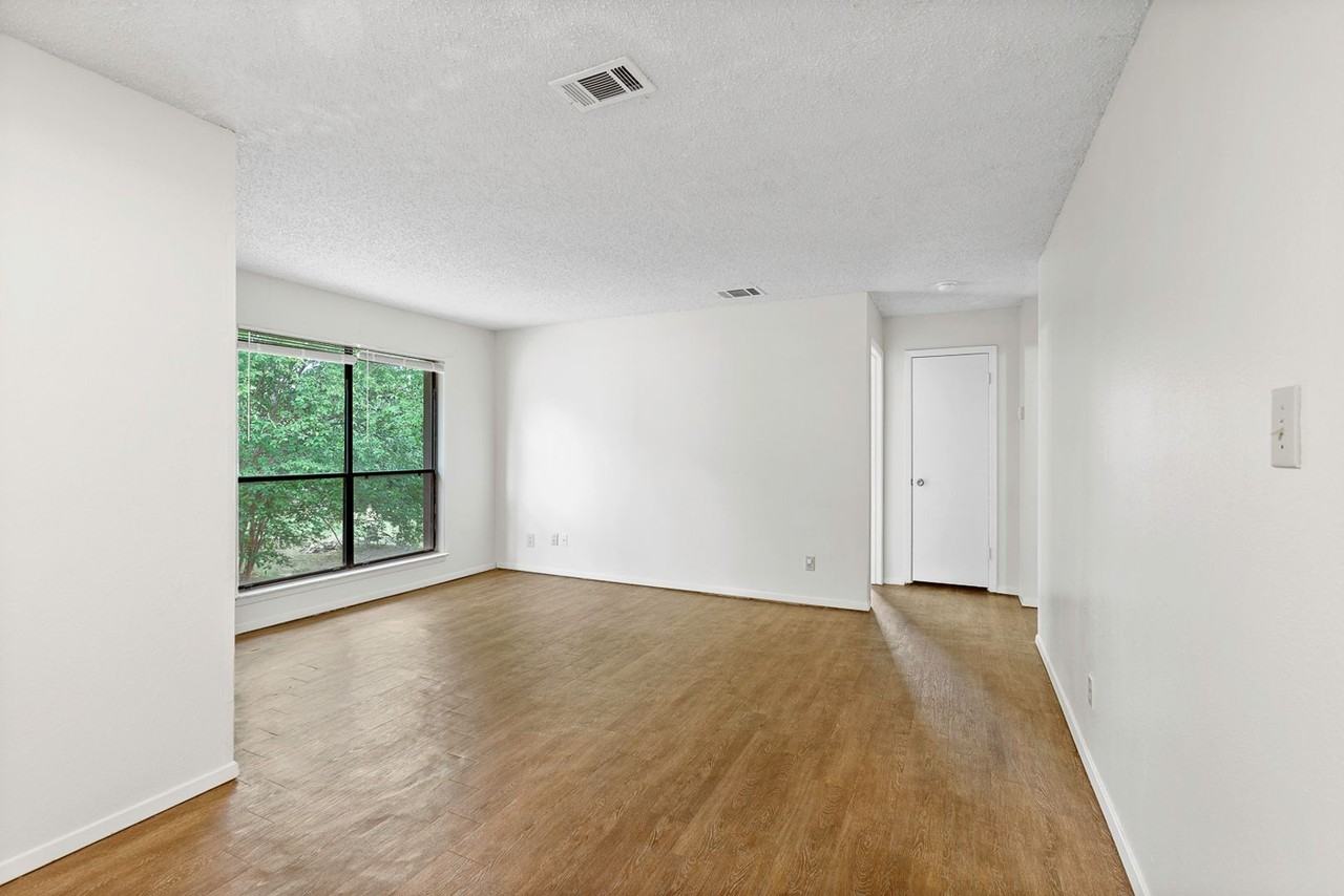 245 Craddock Ave #D - Photo 2 of 13