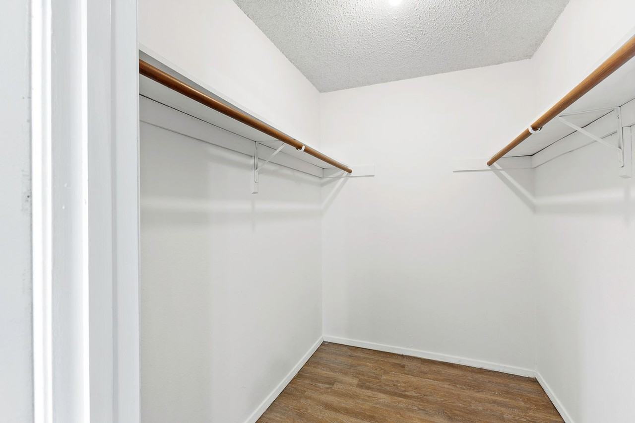 245 Craddock Ave #D - Photo 5 of 13