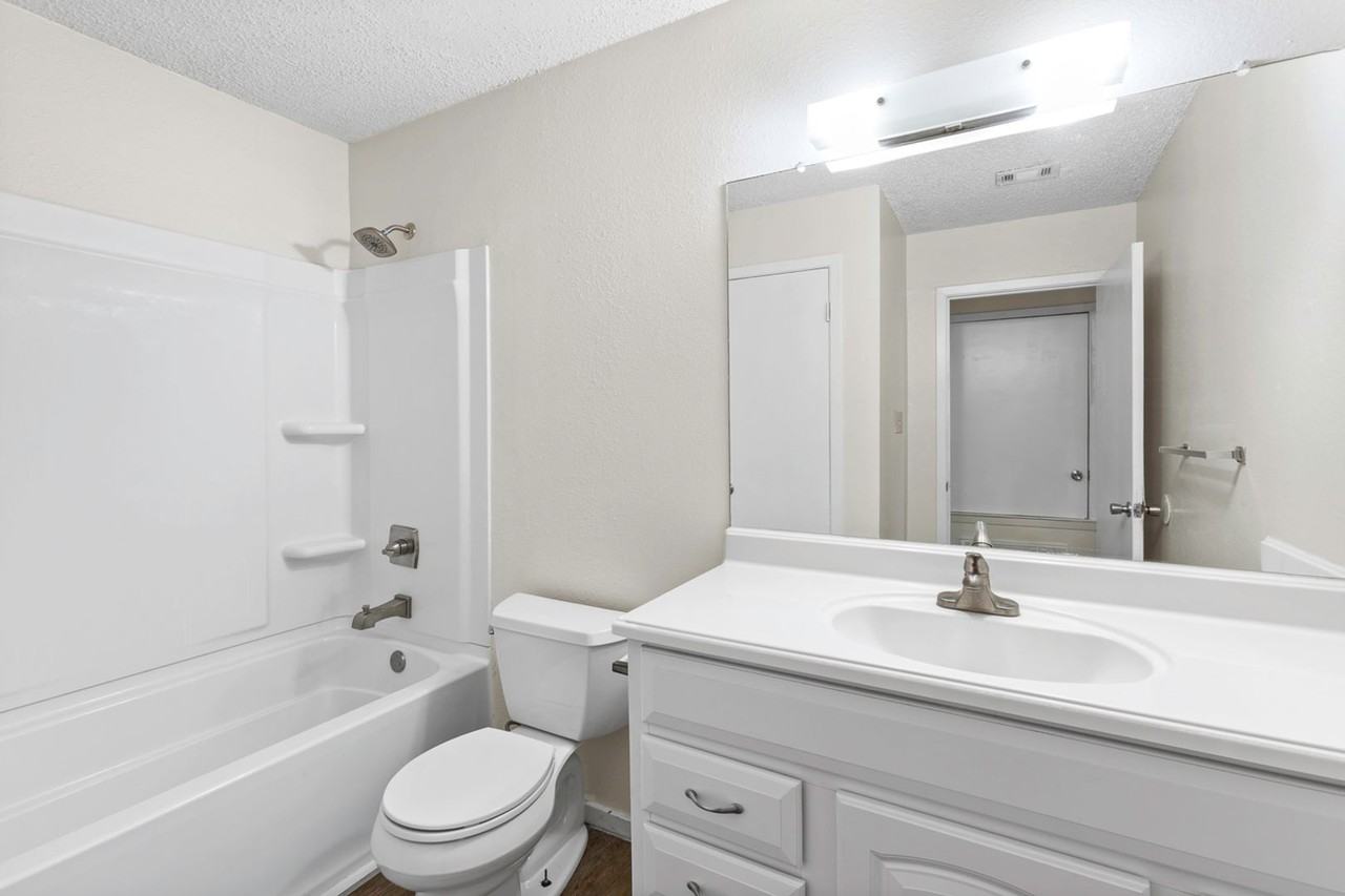 245 Craddock Ave #D - Photo 6 of 13