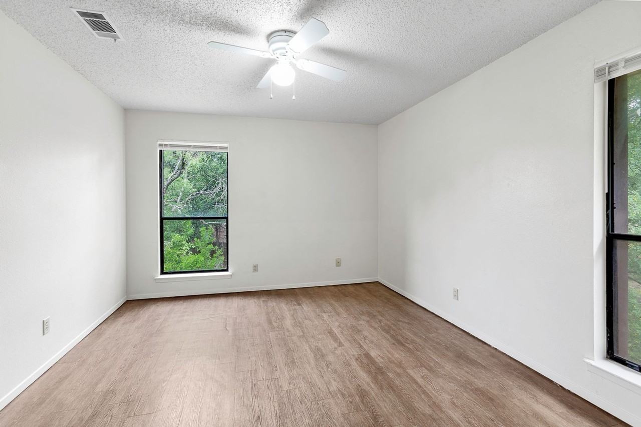 245 Craddock Ave #D - Photo 7 of 13