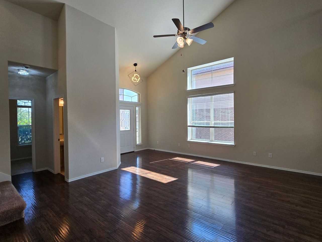 1306 Stonewall Rdg - Photo 4 of 24