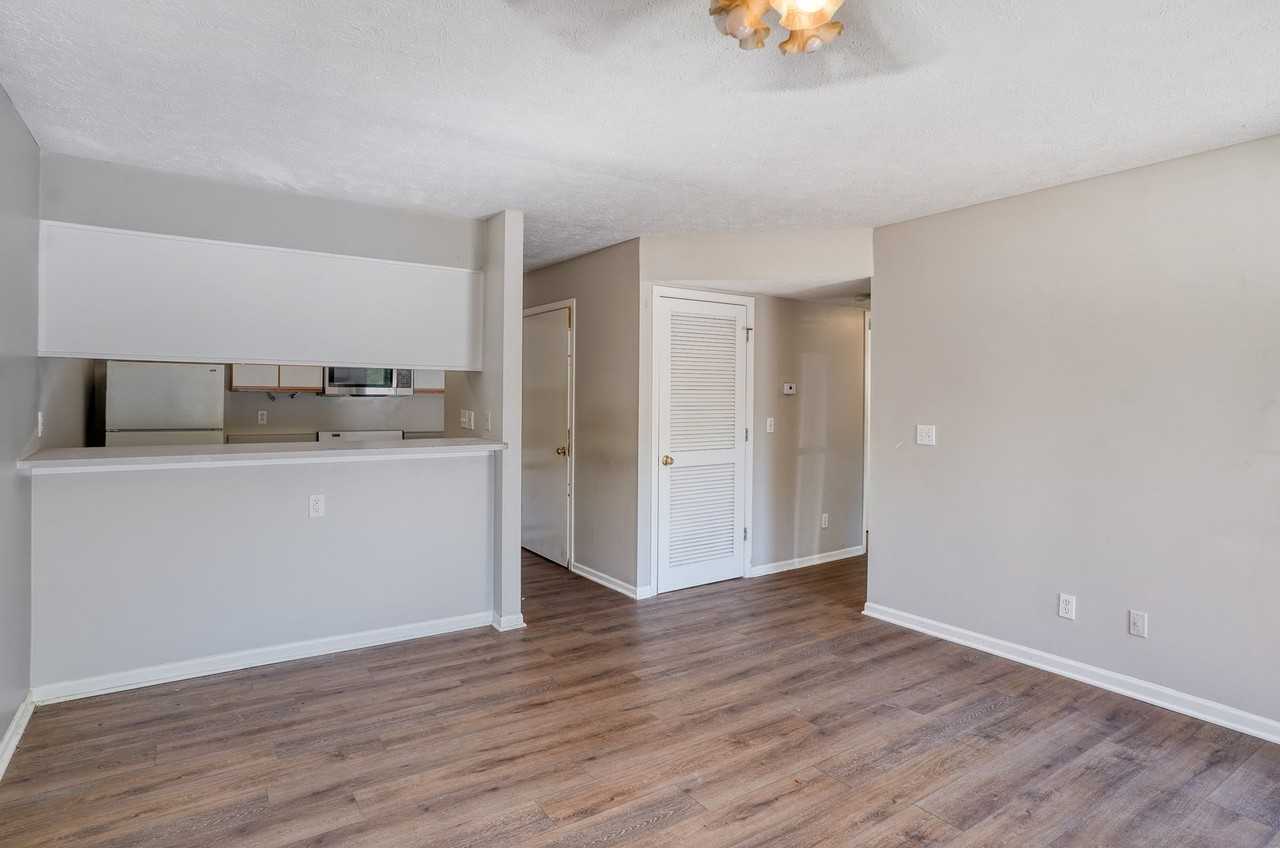 Holloway Street Apartments (1033) - Photo 5 of 5