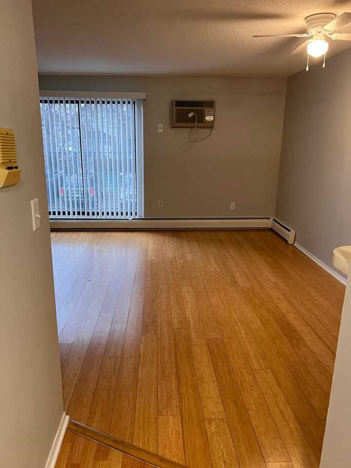 2525 Harriet - Photo 2 of 10