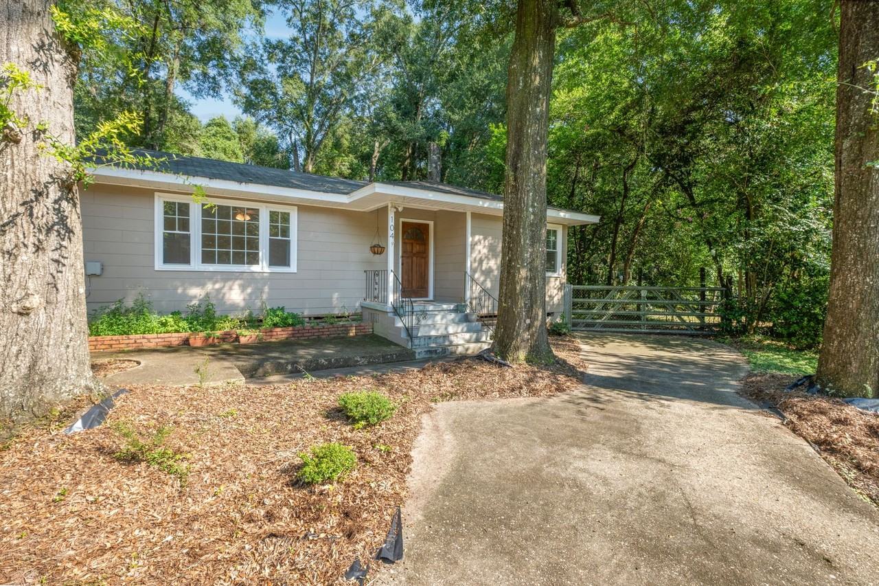 104 Hilltop Dr E - Photo 2 of 31