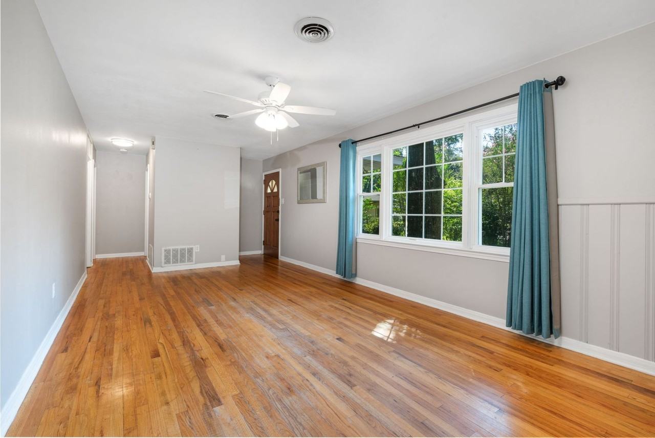 104 Hilltop Dr E - Photo 3 of 31