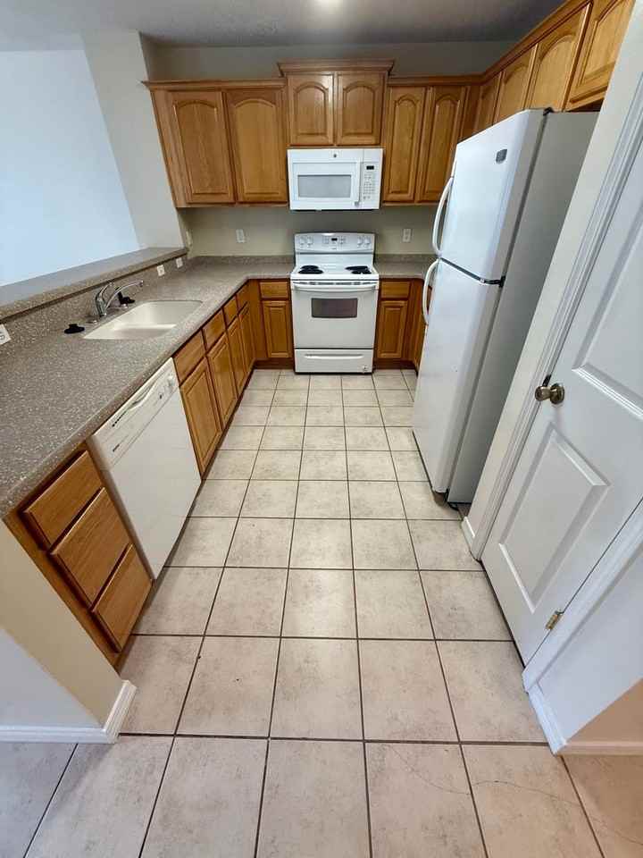 215 Johnson Ct - Photo 2 of 13