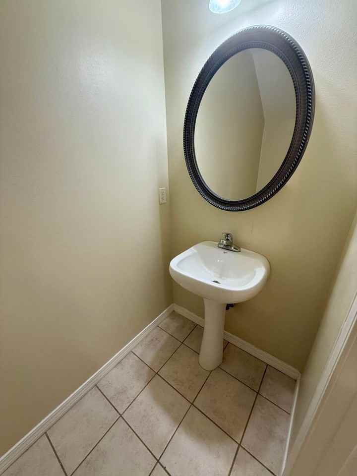 215 Johnson Ct - Photo 5 of 13