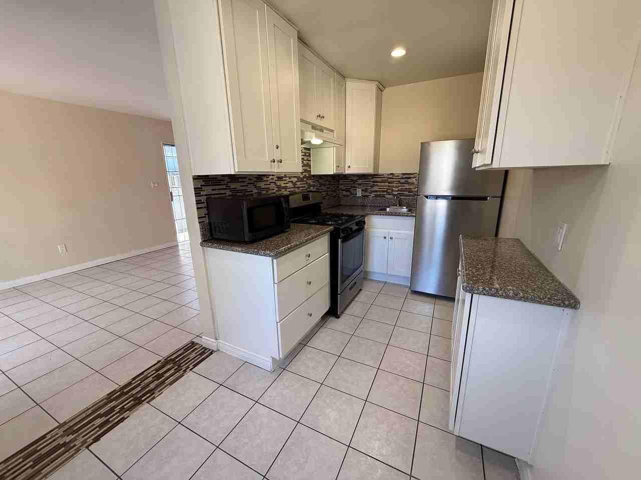 1048 Grand Ave - Photo 3 of 15