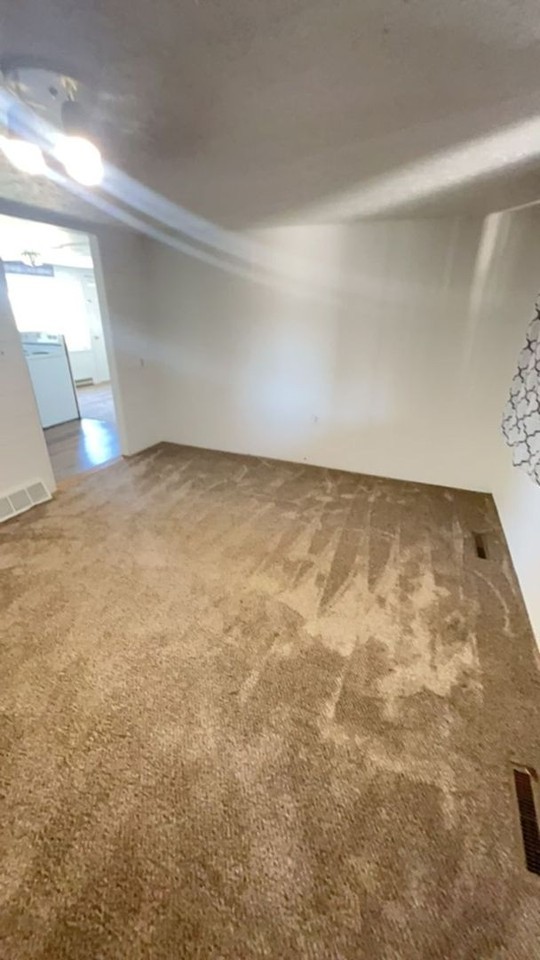 1319 Edmunds St - Photo 2 of 17