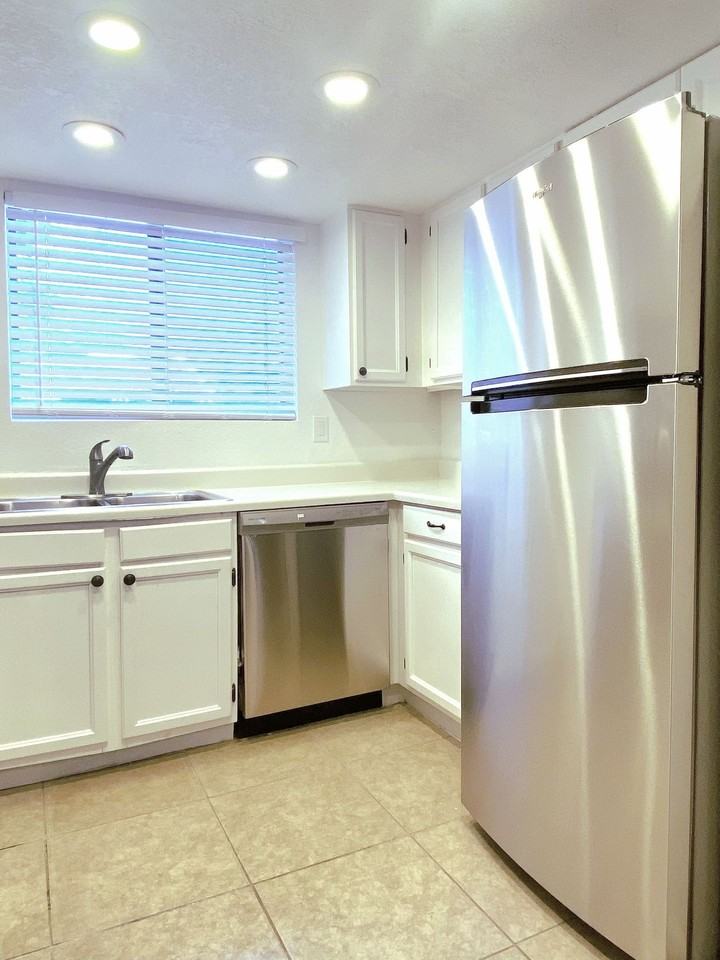 Grandview Condos - Photo 2 of 15