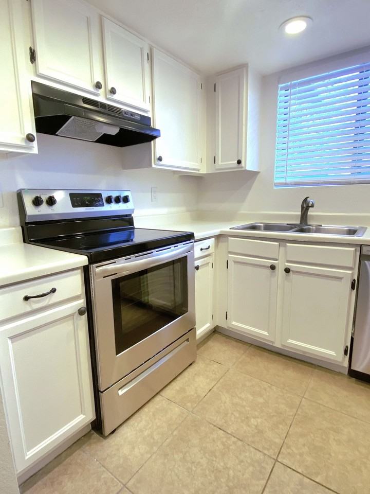 Grandview Condos - Photo 3 of 15