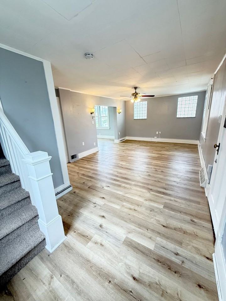 300 Arlington Ave - Photo 3 of 24