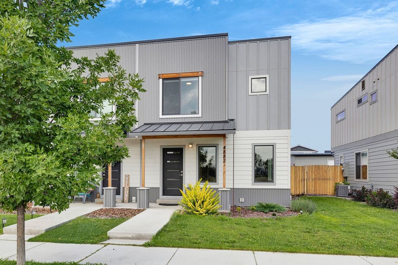 4882 Giada Dr - Photo 2 of 44