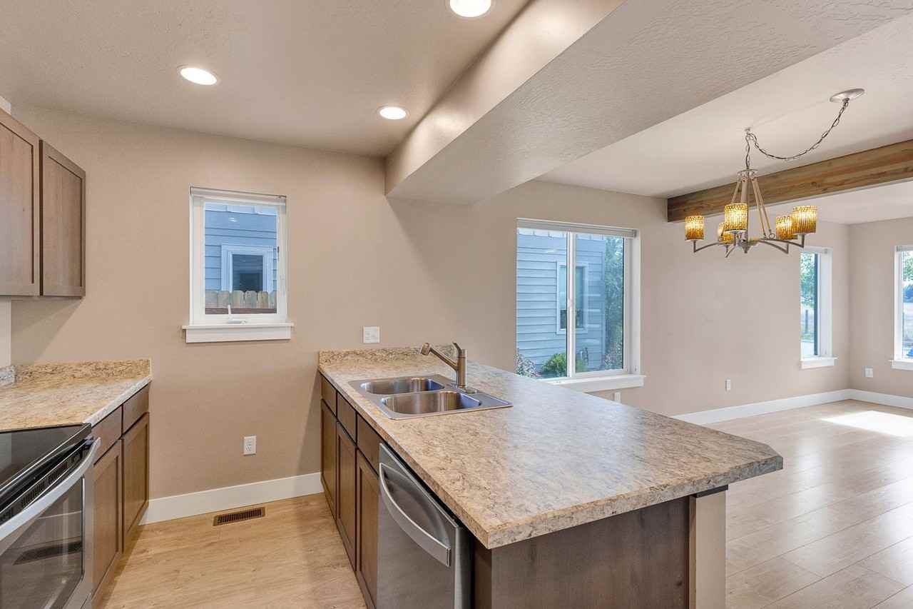 4882 Giada Dr - Photo 5 of 44