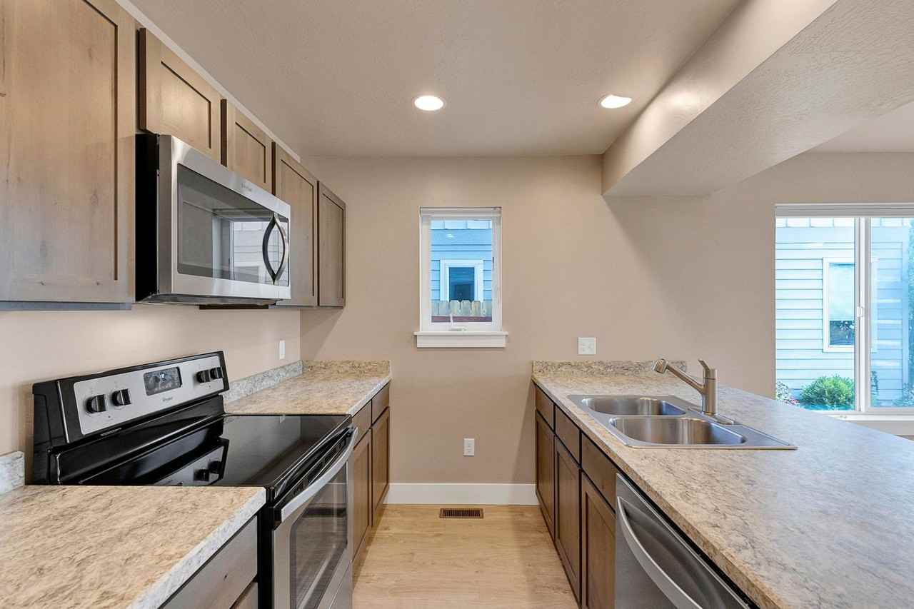 4882 Giada Dr - Photo 6 of 44