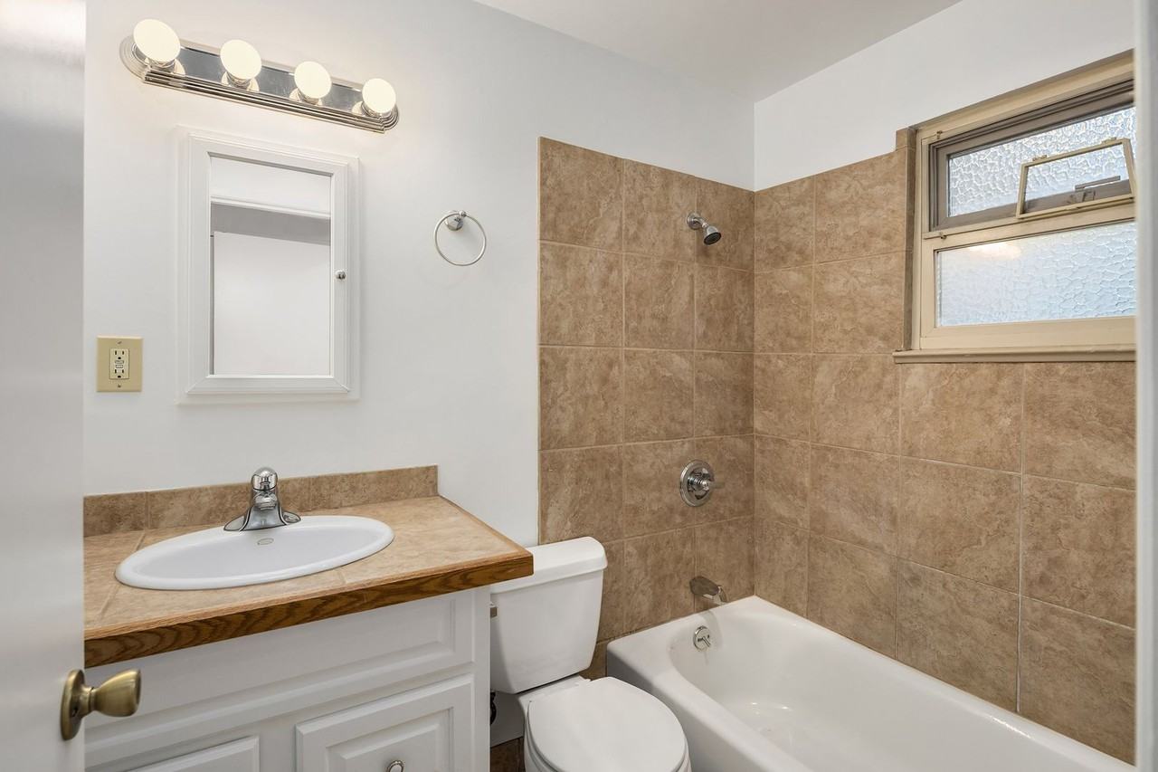 6527 24th Ave Nw #7 - Photo 3 of 12