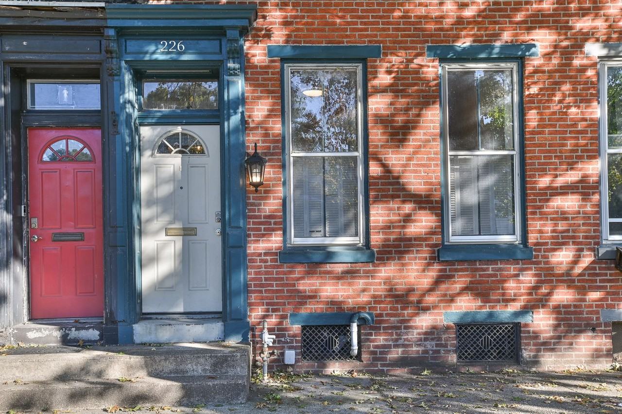 226 Forster St - Photo 2 of 37