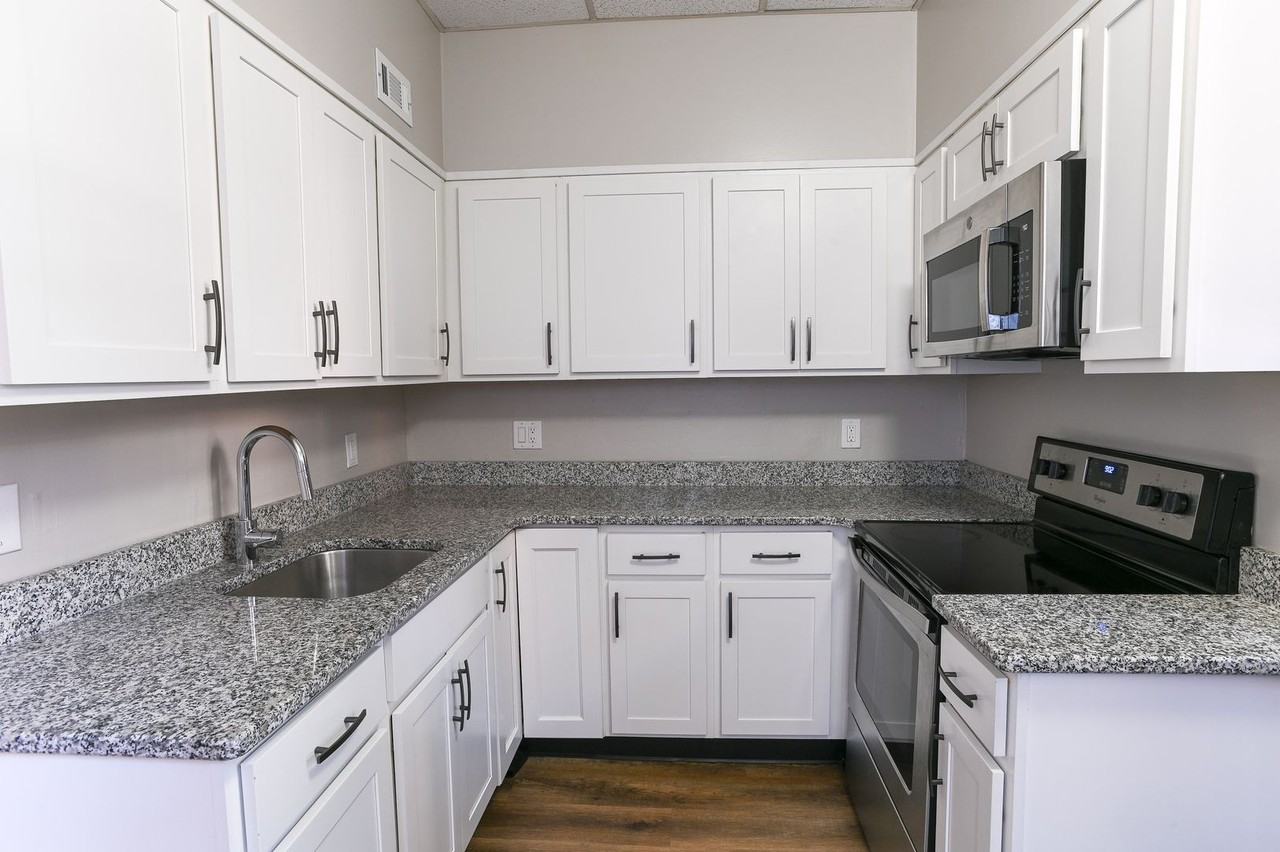 226 Forster St - Photo 4 of 37