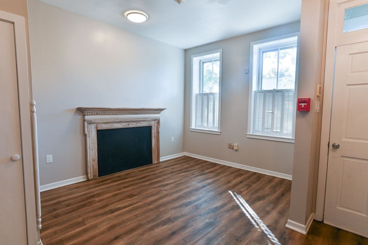 226 Forster St - Photo 7 of 37