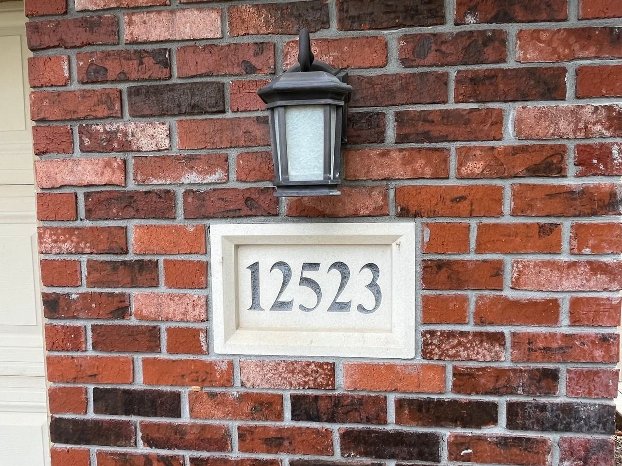 12523 S 218th St - Photo 2 of 24