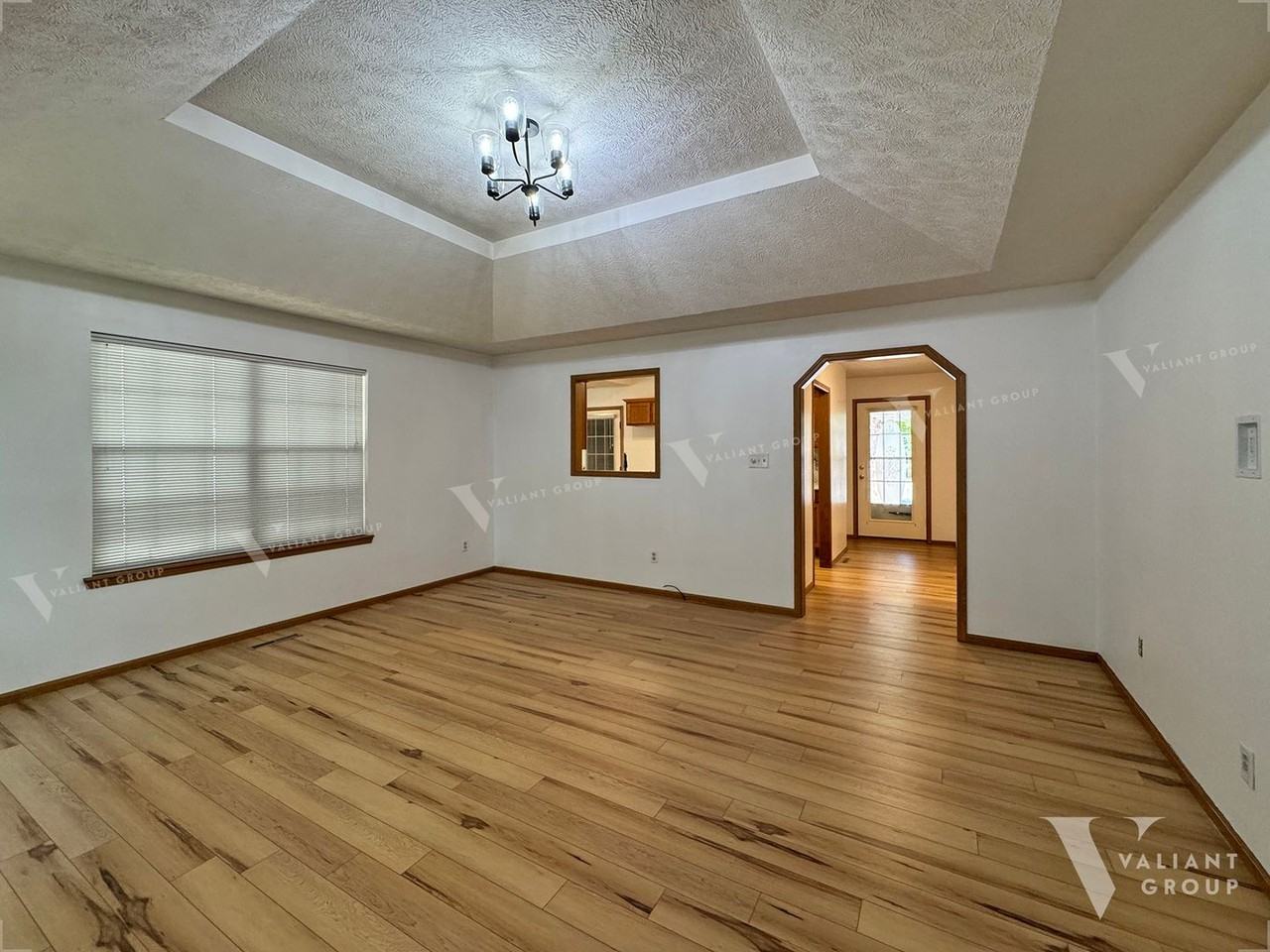 4105 South Oak Avenue - Photo 3 of 17