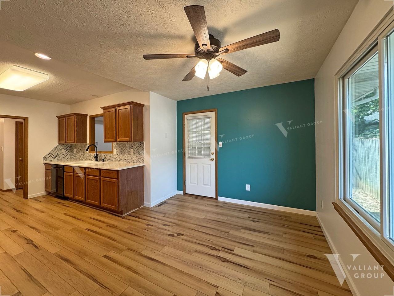 4105 South Oak Avenue - Photo 7 of 17