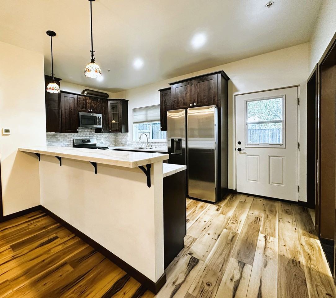 350 Ridgway Ave - Photo 3 of 20