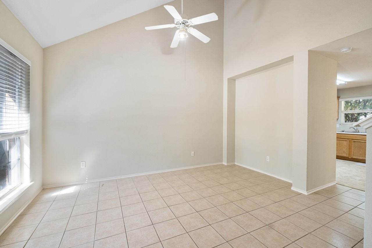 808 Flatters Way - Photo 4 of 26