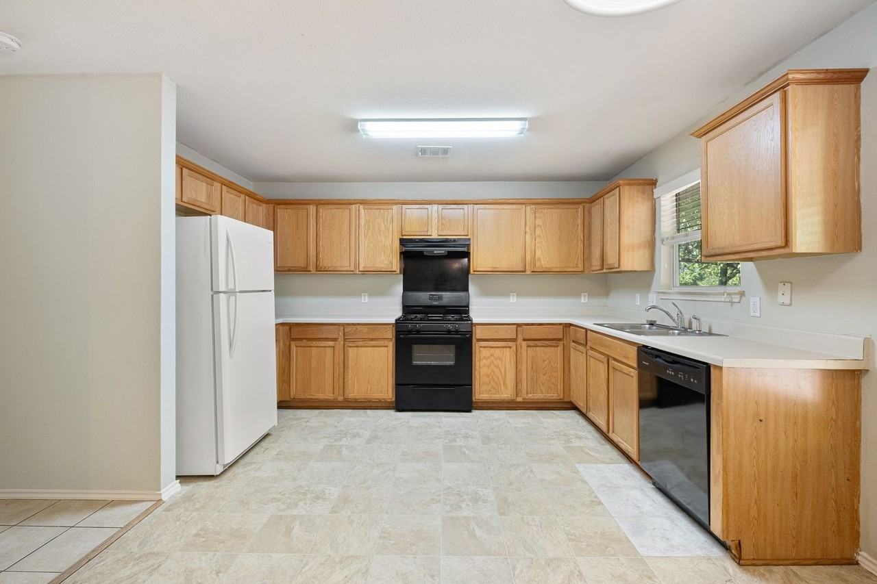 808 Flatters Way - Photo 6 of 26