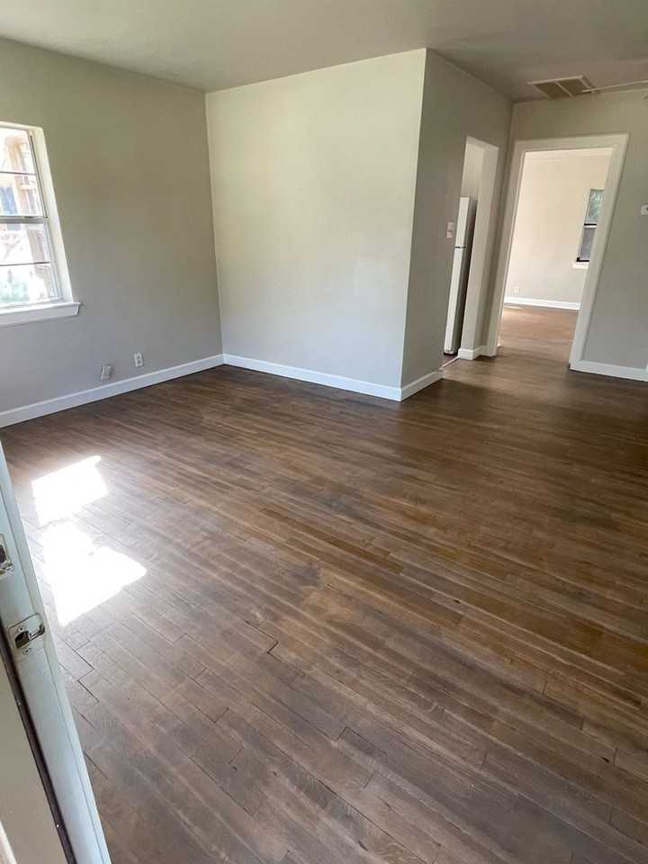 708 Roberts Street - Photo 2 of 9