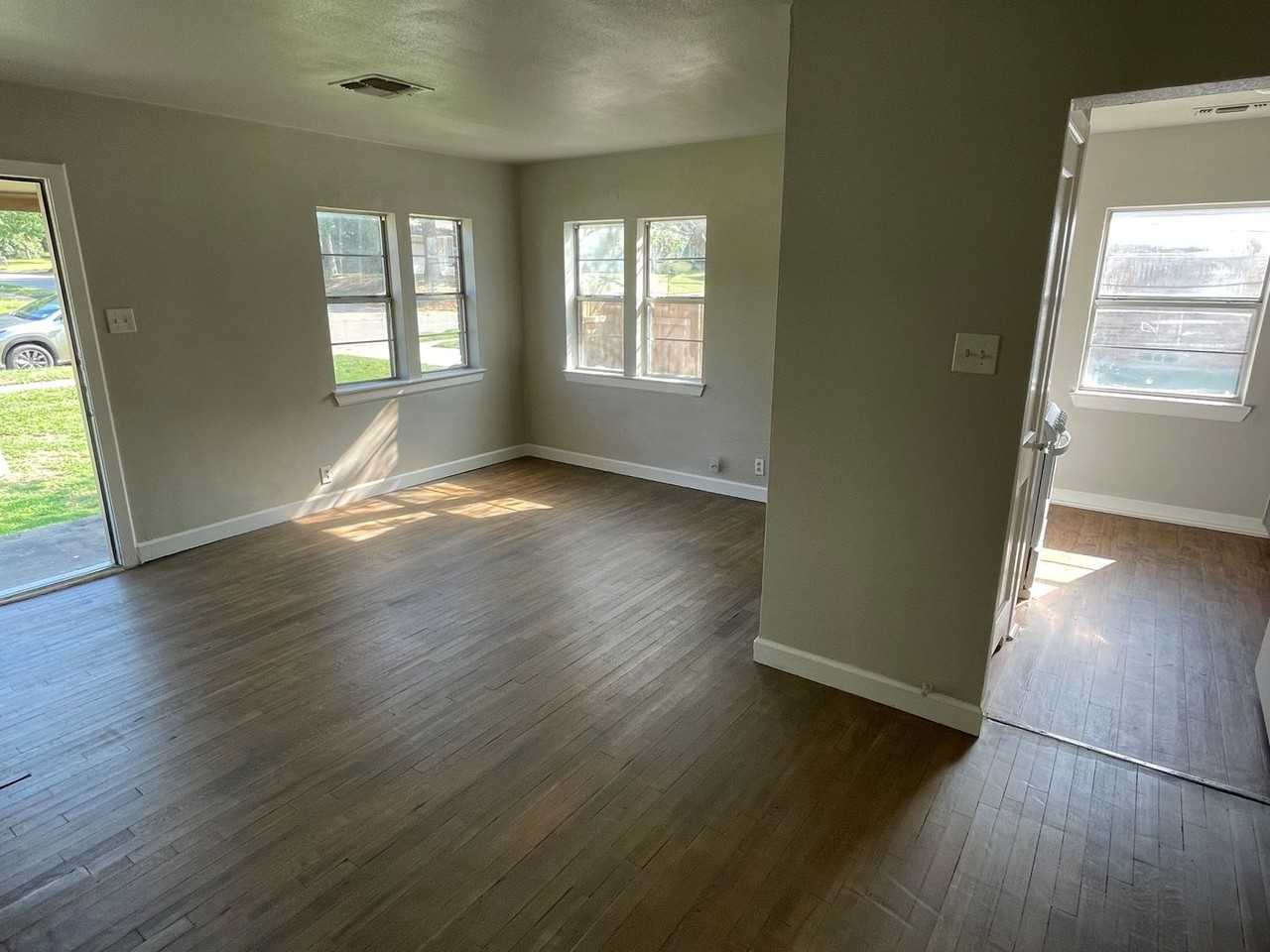 708 Roberts Street - Photo 3 of 9