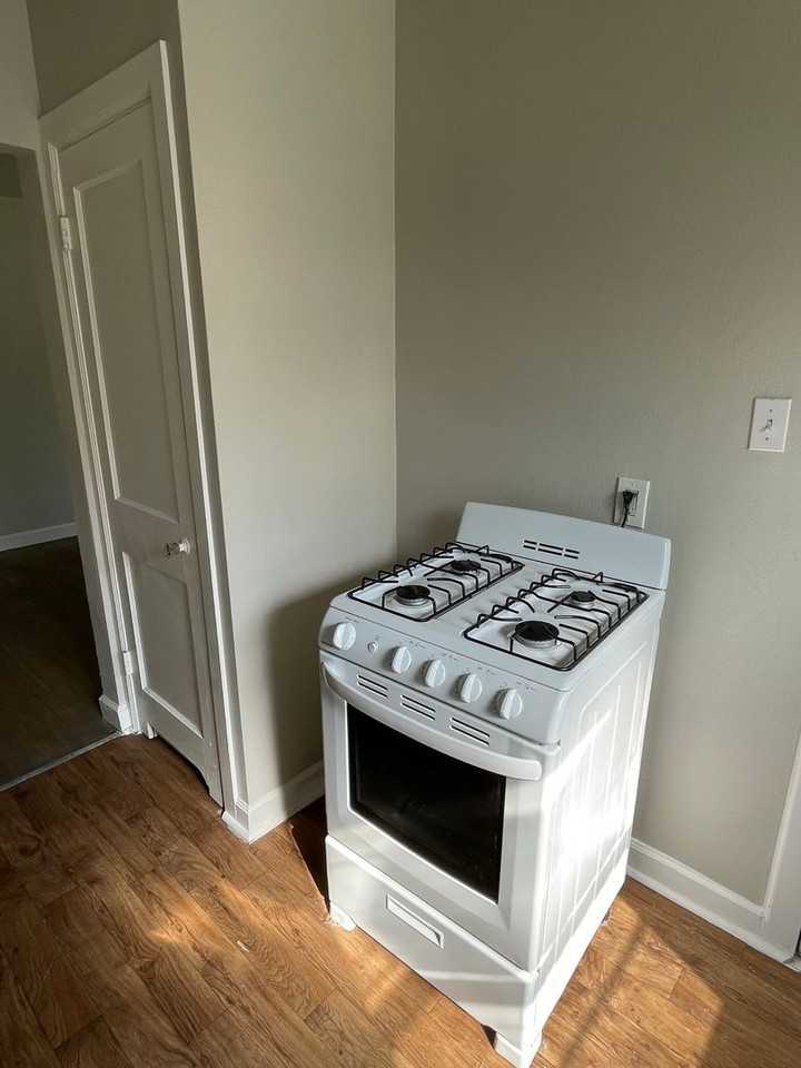 708 Roberts Street - Photo 5 of 9