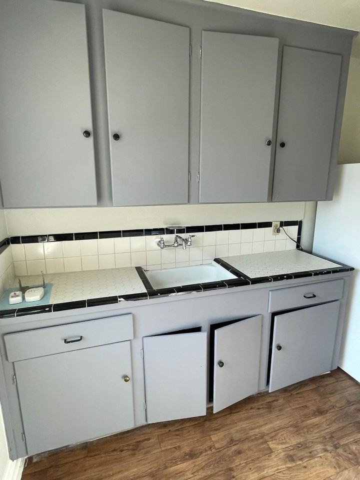 708 Roberts Street - Photo 6 of 9