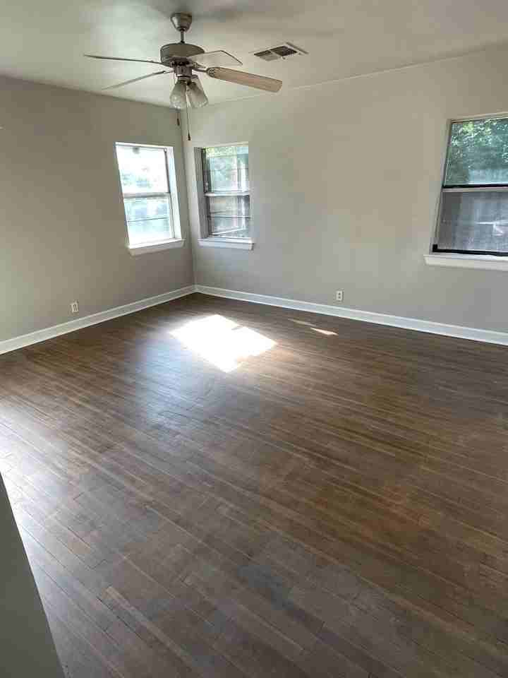 708 Roberts Street - Photo 7 of 9