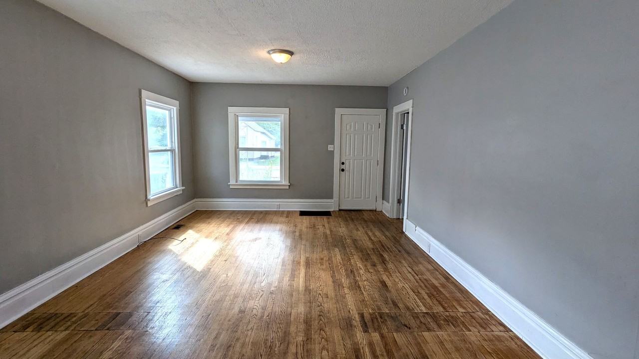 486 E Apple Ave - Photo 2 of 10
