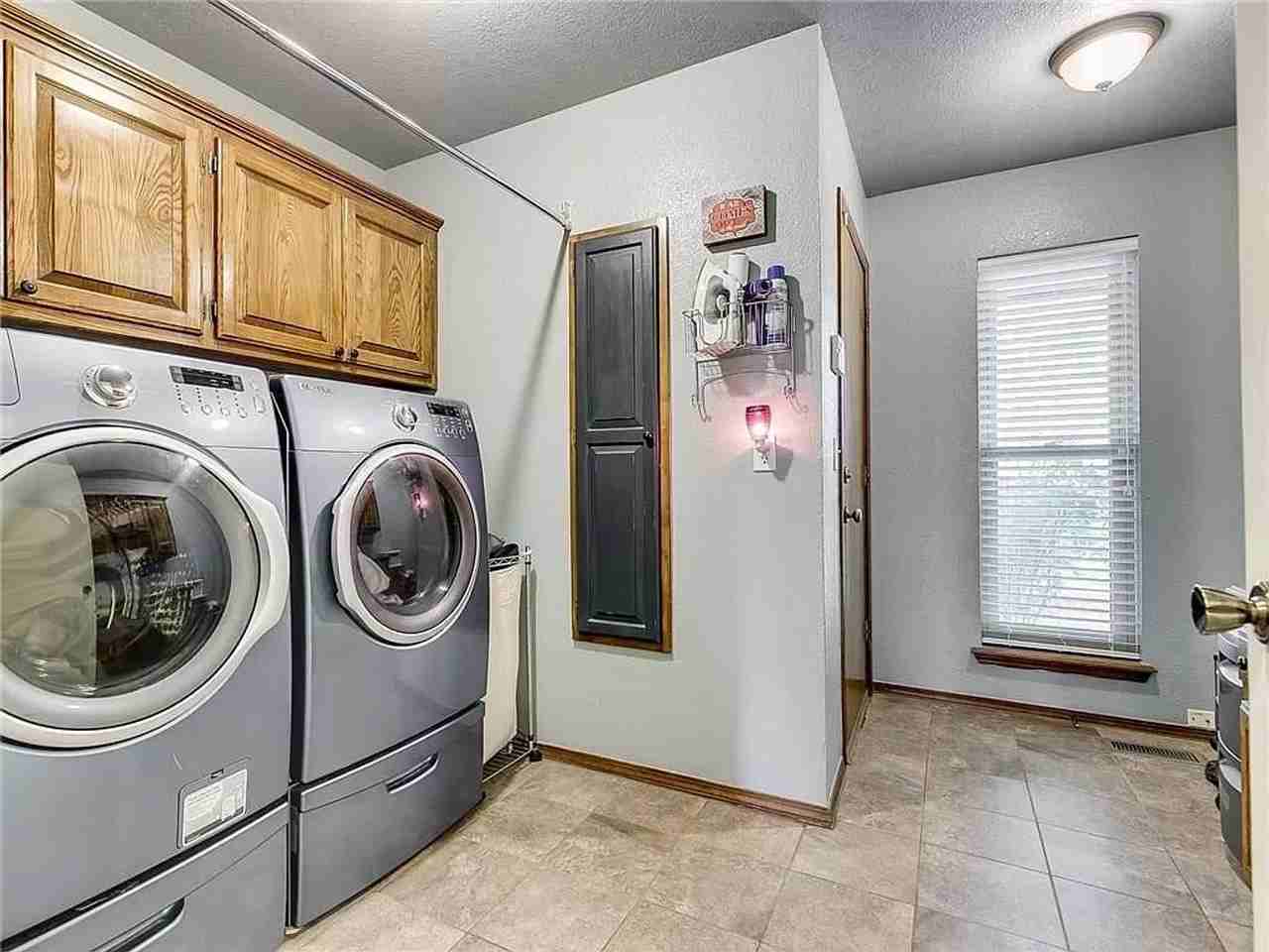 1420 Nw 141st St - Photo 3 of 30