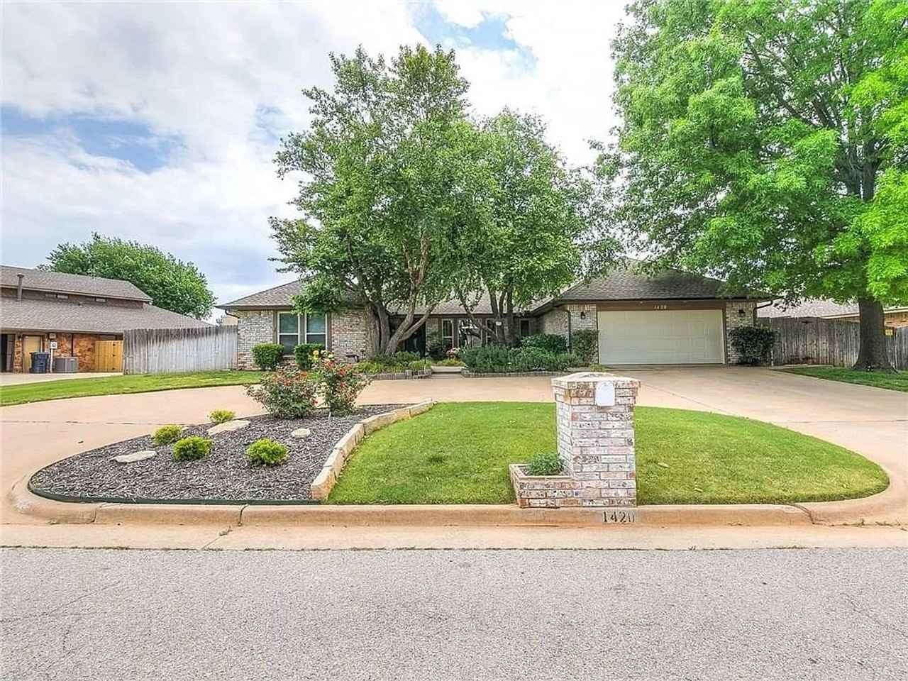 1420 Nw 141st St - Photo 2 of 30