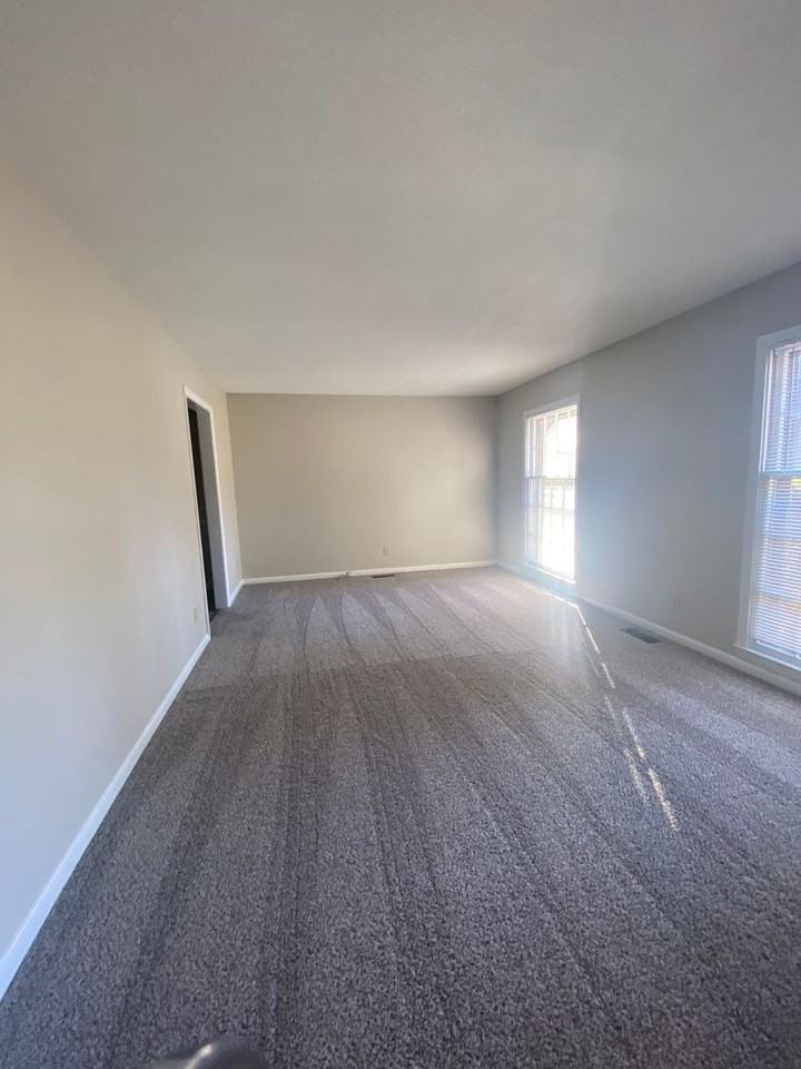 6326 Greyfield Rd - Photo 3 of 23