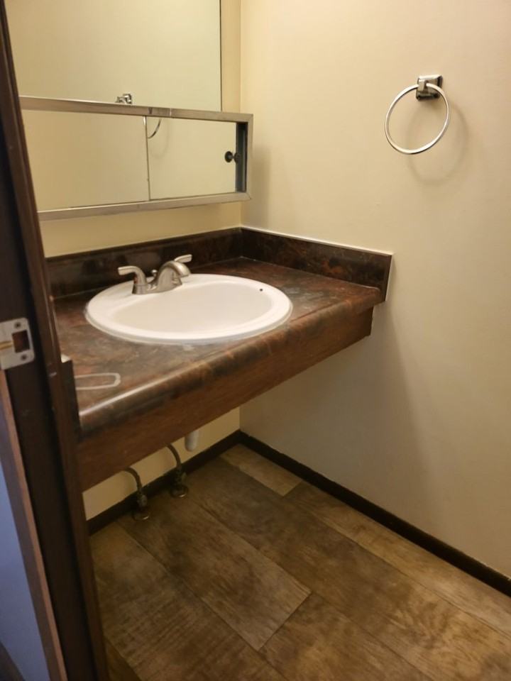 1212 E 16th St - Photo 2 of 25