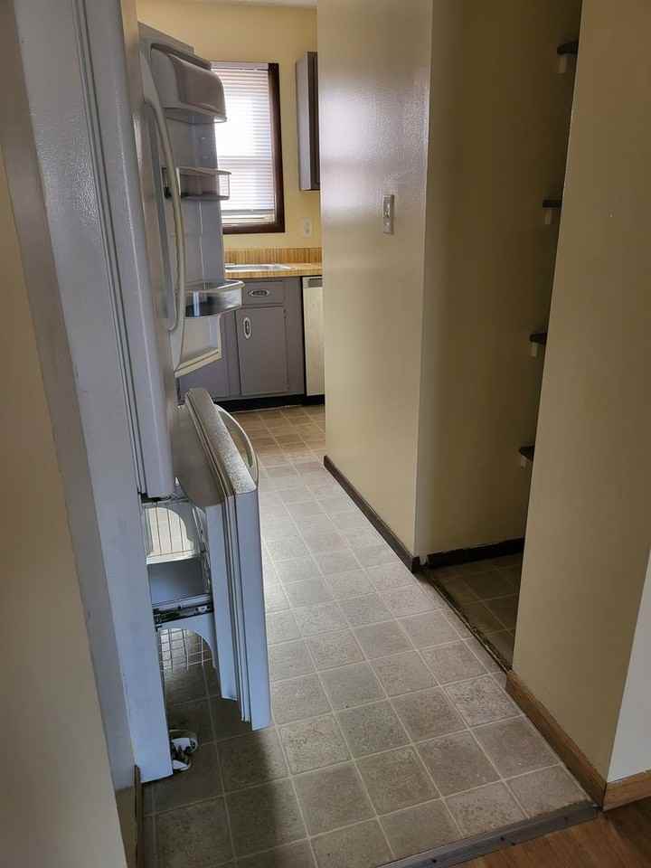 1212 E 16th St - Photo 3 of 25